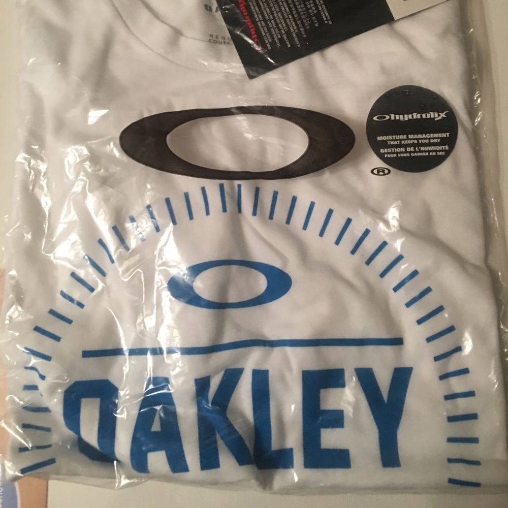 Oakley tee new in package